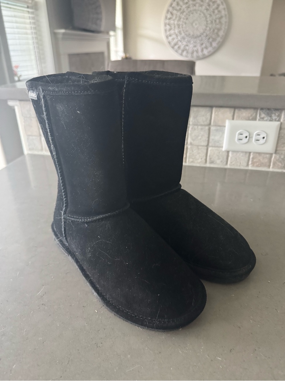 Bearpaw Women's Black Sheepskin Suede Winter Boots Size 7